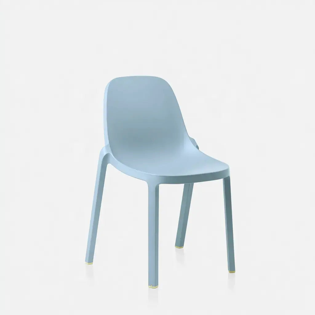 Silla con respaldo liso y patas rectas - azul
